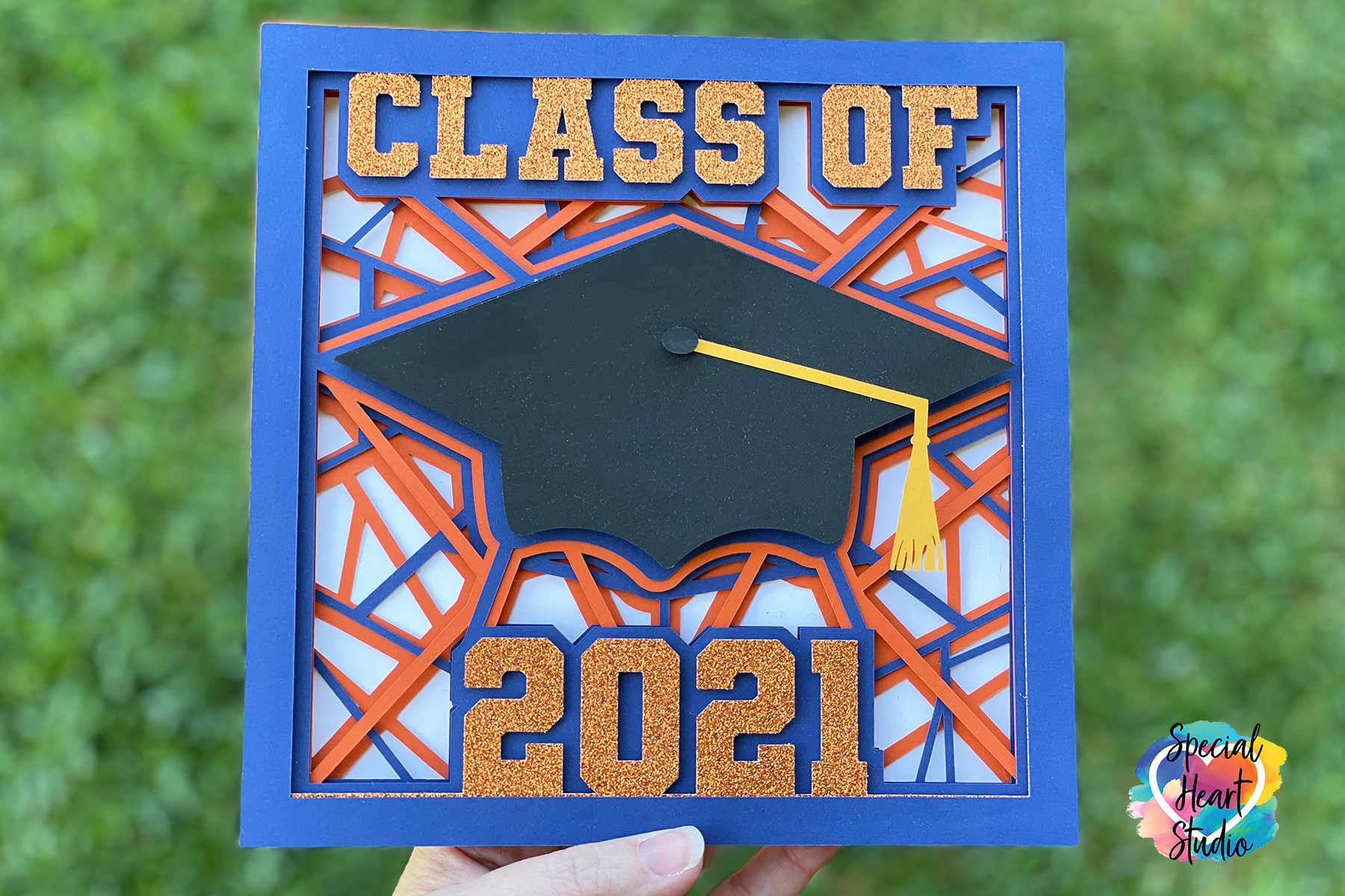 How to Make a Graduation Cap Gift Box using Cricut 